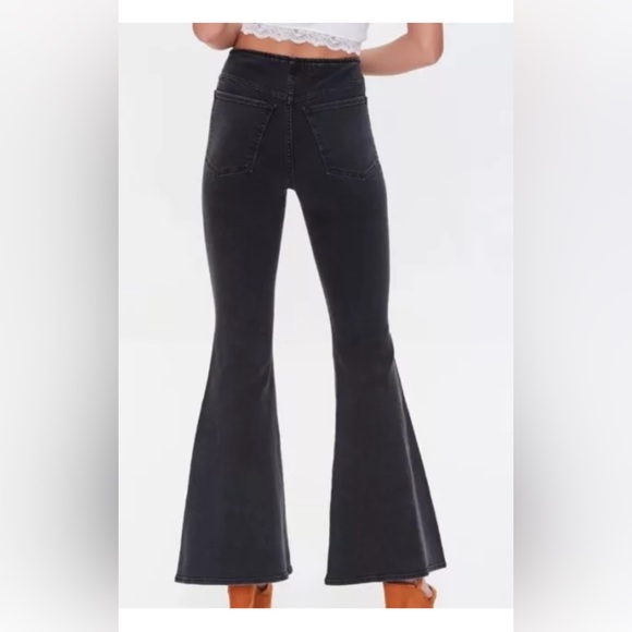 Forever 21 Premium Women's
Black Wash Flare Mid Rise jeans size L - Picture 3 of 8